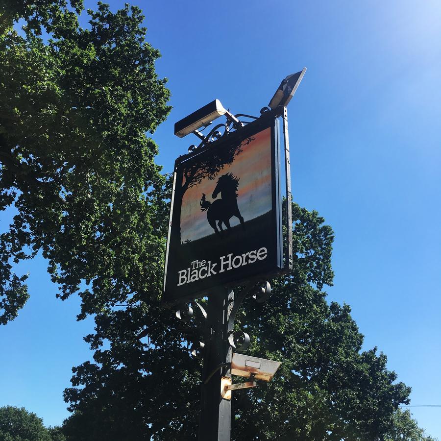 The Black Horse At Ireland Shefford Exterior photo